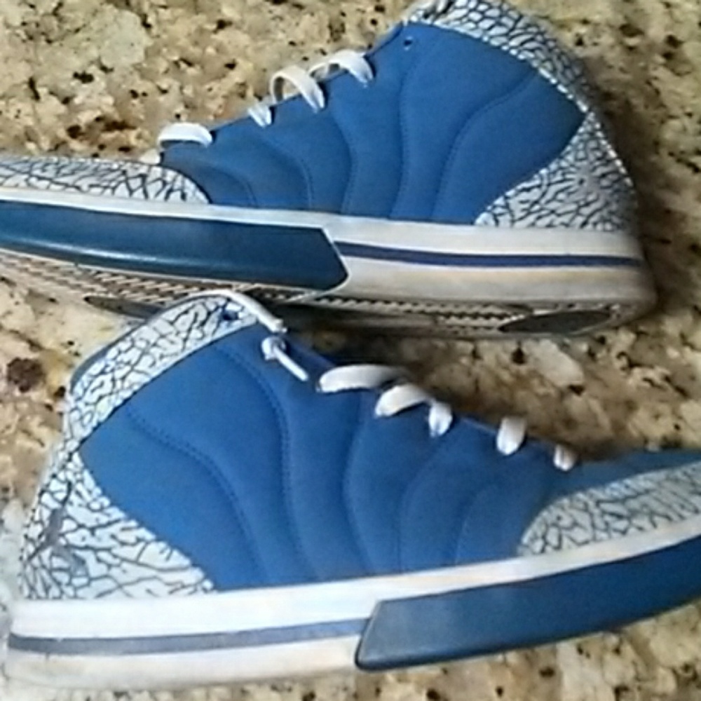Blue jordons